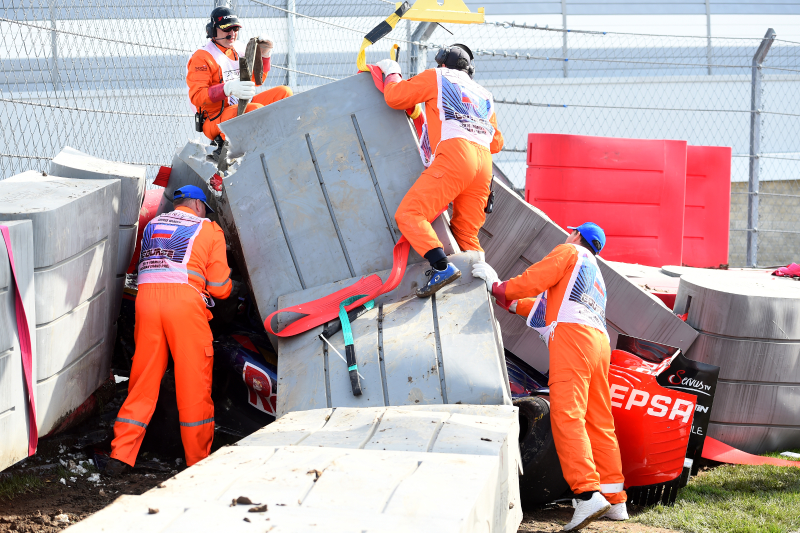 Illustration for article titled Carlos Sainz Jr. Miraculously OK To Race After Horrifying F1 Crash Under Barrier